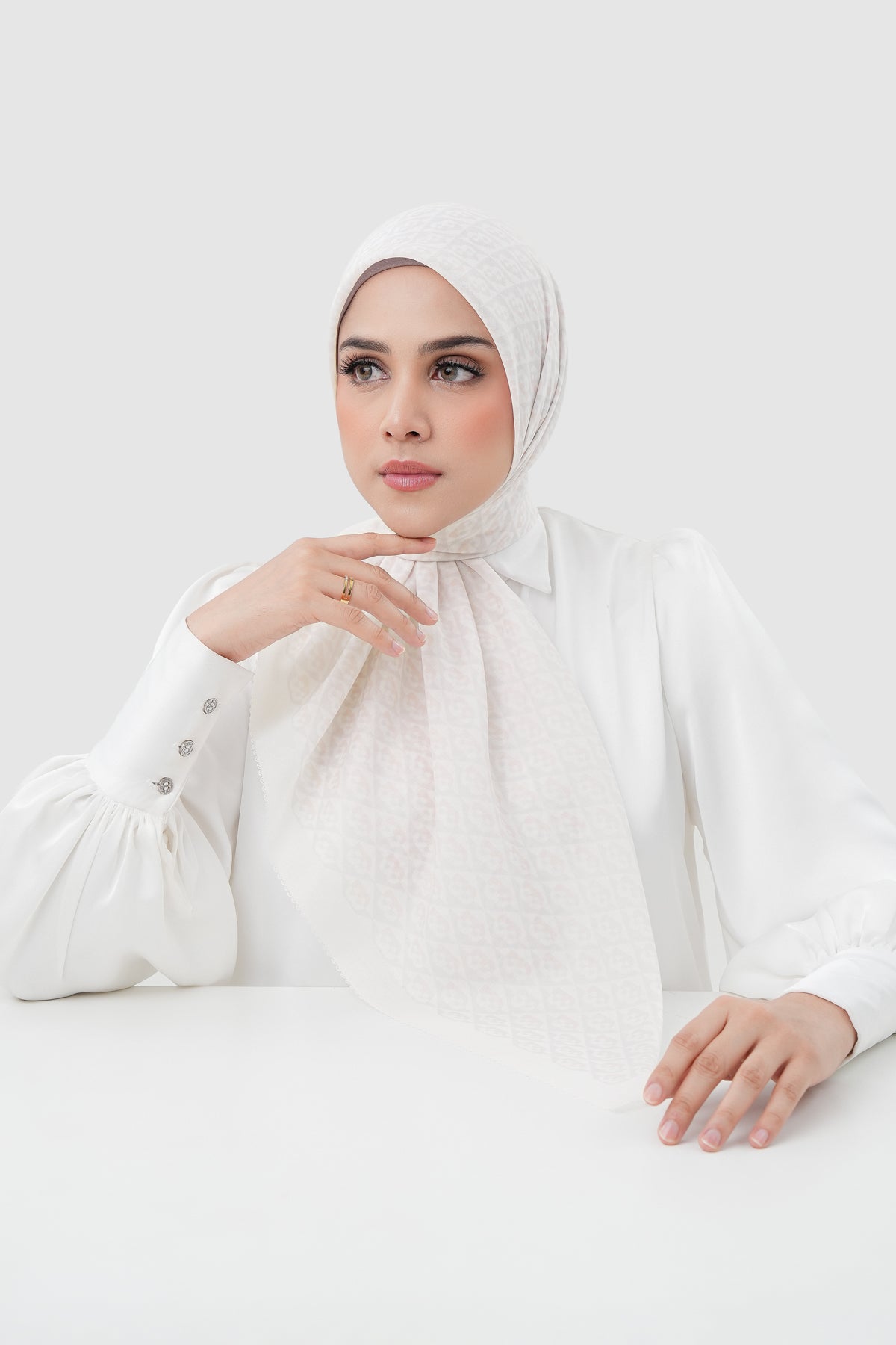 Buttonscarves Türkiye Desenli İpek Eşarp