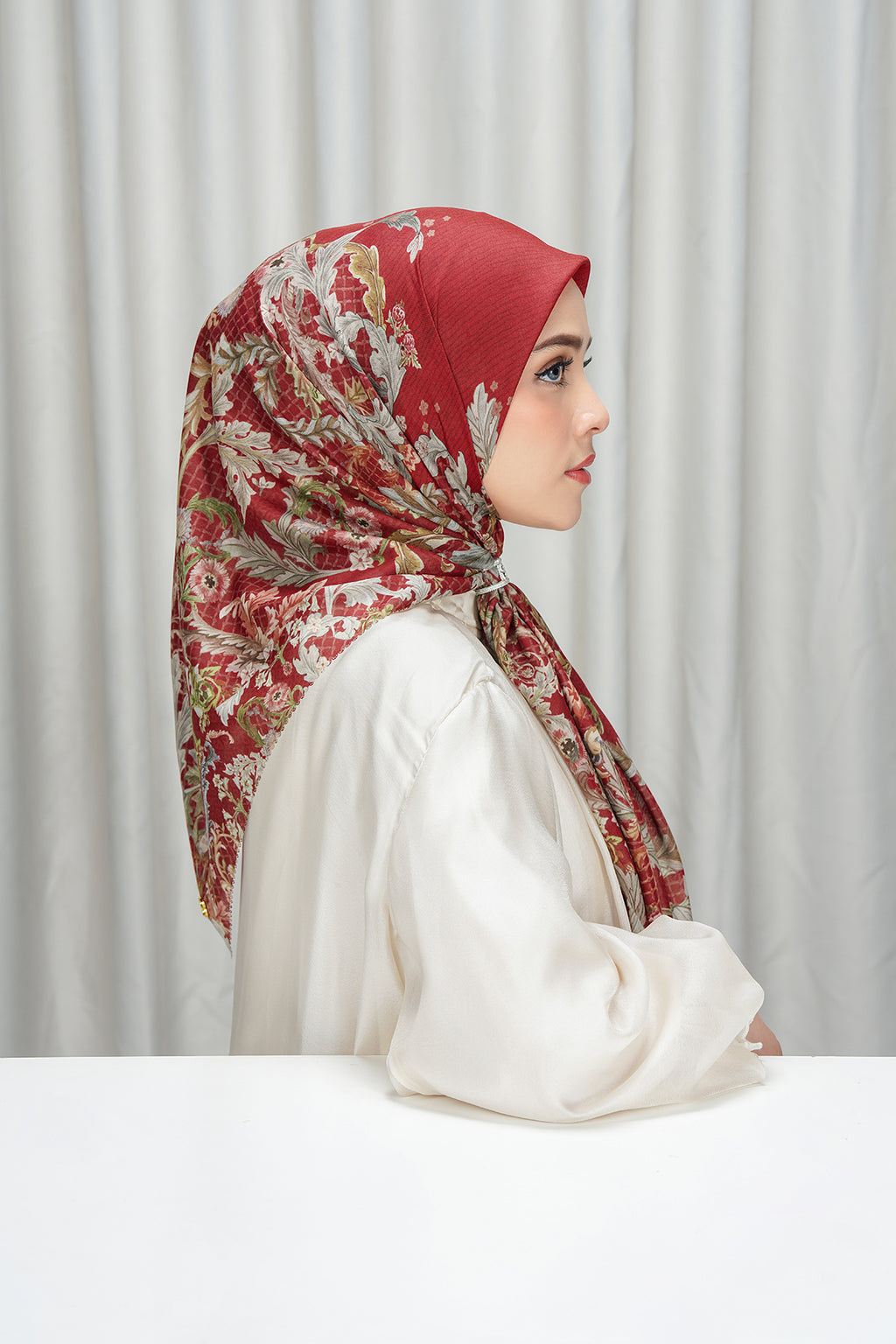 Royale Grandeur Vual Eşarp - Crimson