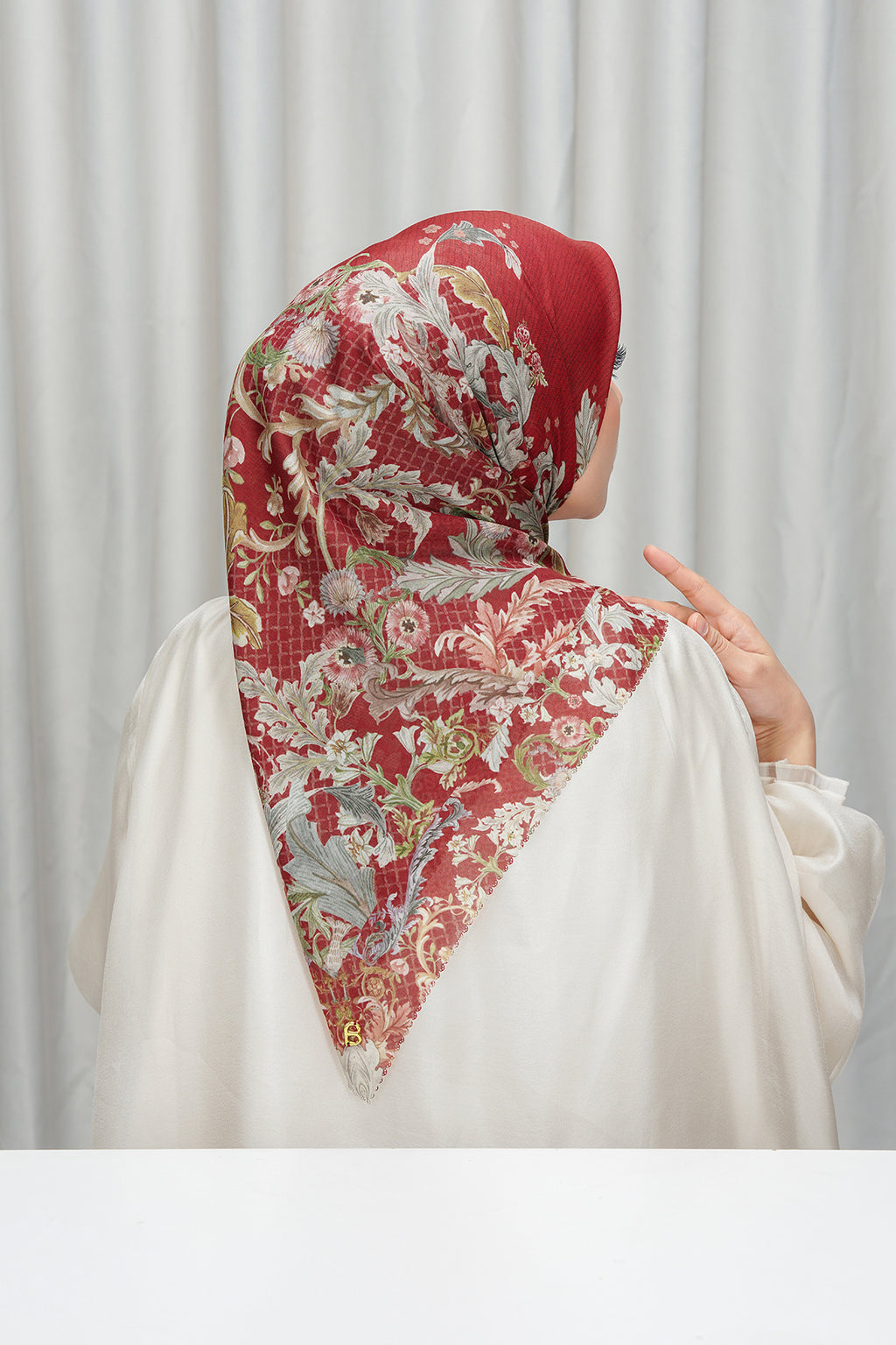 Royale Grandeur Vual Eşarp - Crimson
