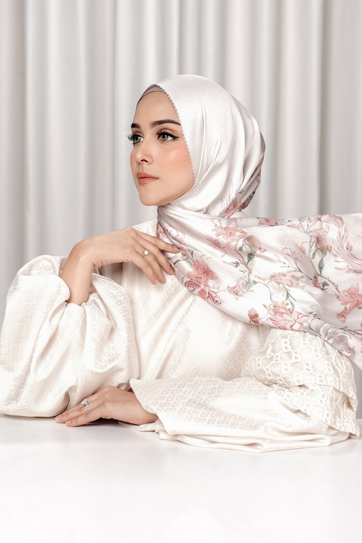Farra Saten Şal - Lily