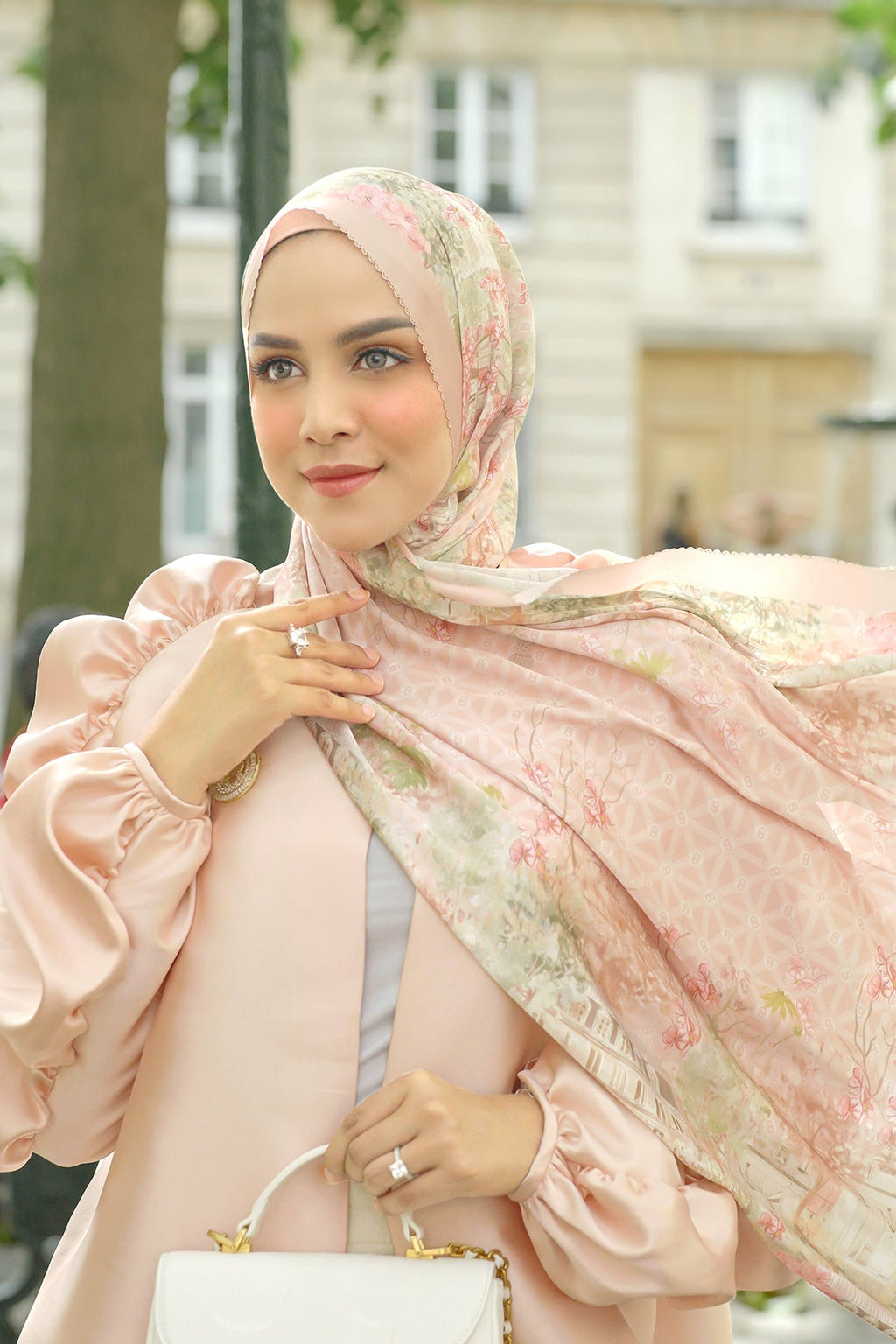 Parisian Satin Shawl - Douce